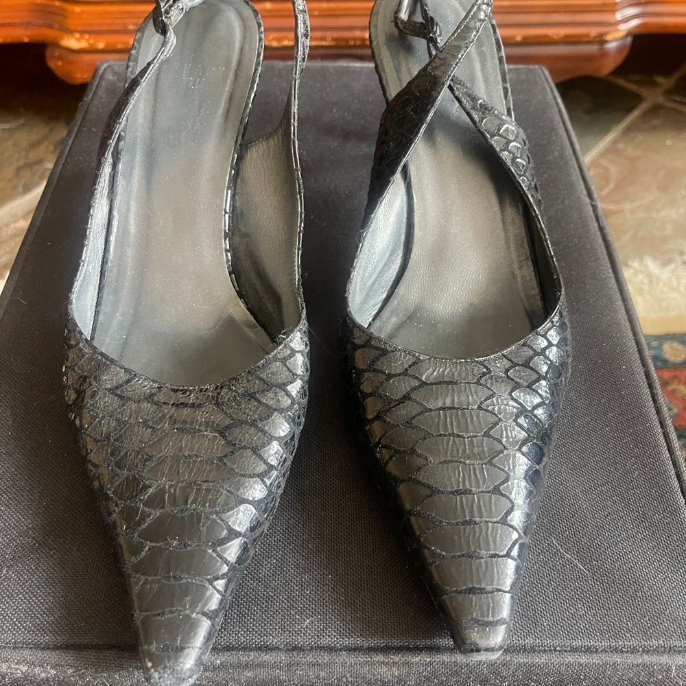 Elegant Black Stuart Weitzman Snakeskin Slingback Heels